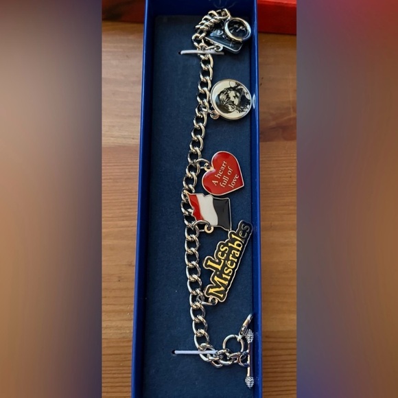 NEW in gift box 🎁 bracelet with Les Miserables charms. From Broadway 🎭 - Picture 6 of 6